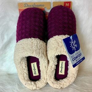 NWT Dearfoams Slippers fits size 7-8 Maroon color